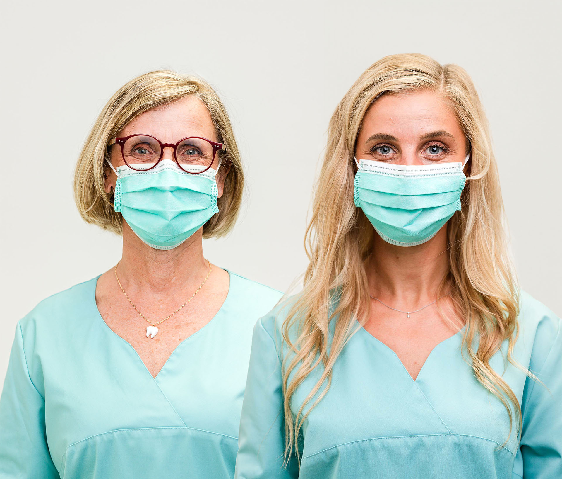 Gabriele & Katharina Domanovits mit Maske